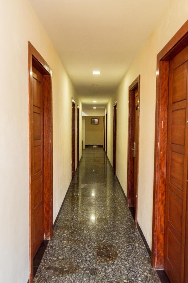 Collection O 625 Hotel Golden Gate Batam Экстерьер фото