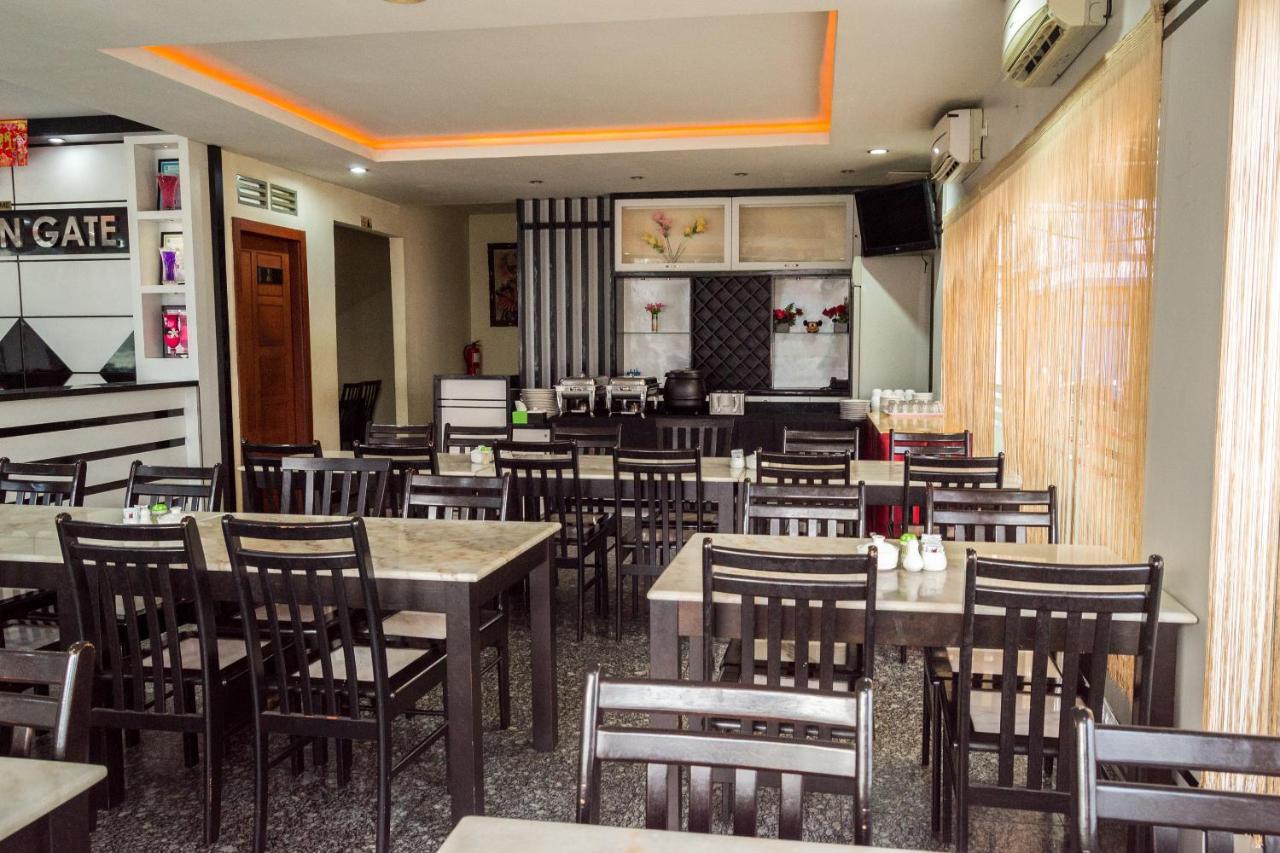 Collection O 625 Hotel Golden Gate Batam Экстерьер фото