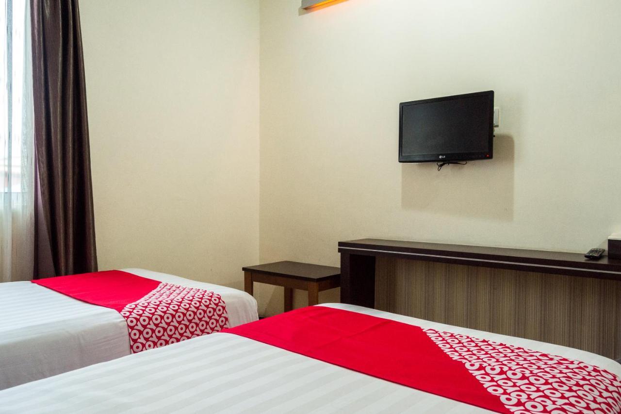 Collection O 625 Hotel Golden Gate Batam Экстерьер фото
