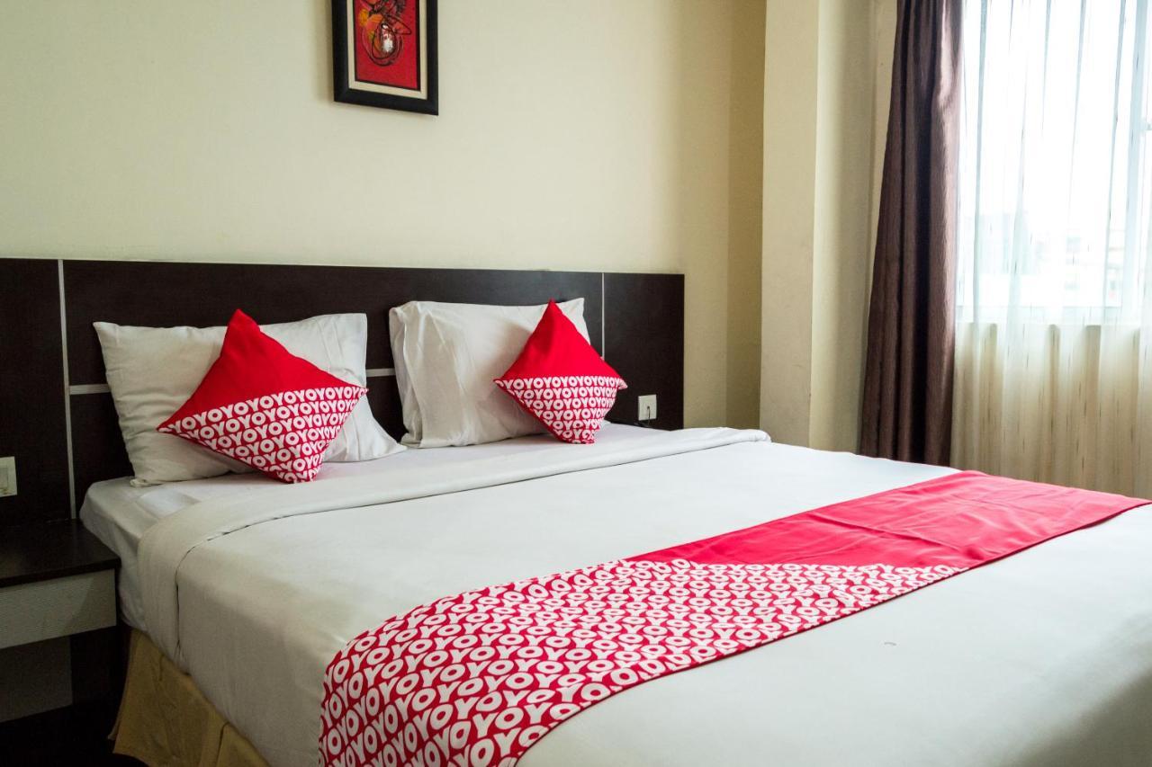 Collection O 625 Hotel Golden Gate Batam Экстерьер фото