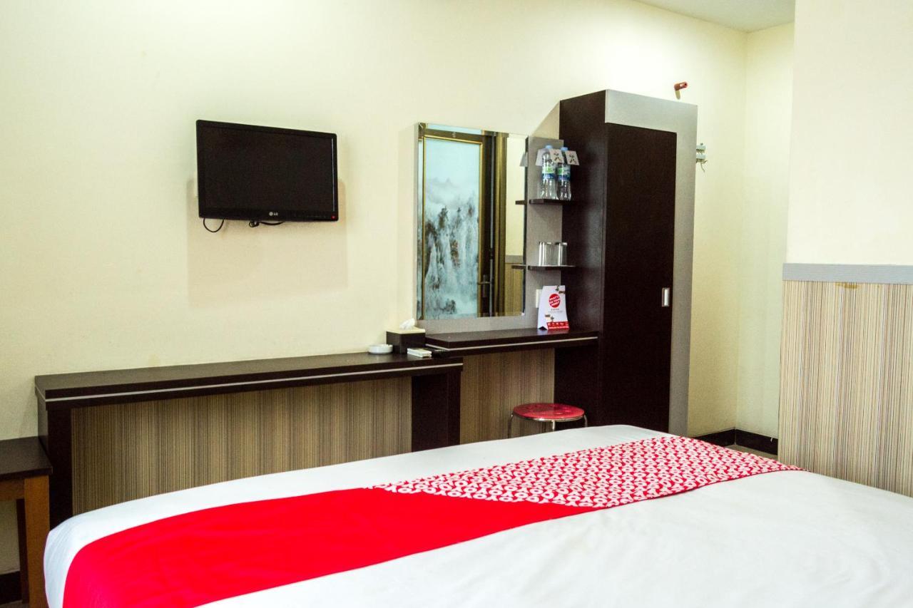 Collection O 625 Hotel Golden Gate Batam Экстерьер фото