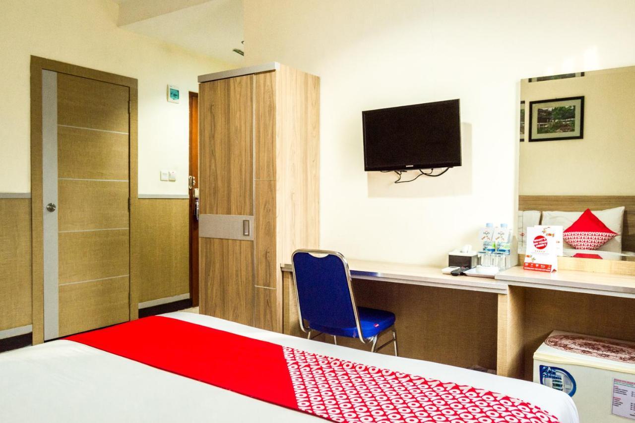 Collection O 625 Hotel Golden Gate Batam Экстерьер фото