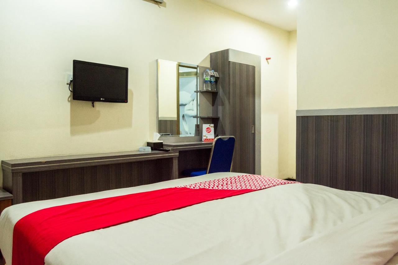 Collection O 625 Hotel Golden Gate Batam Экстерьер фото
