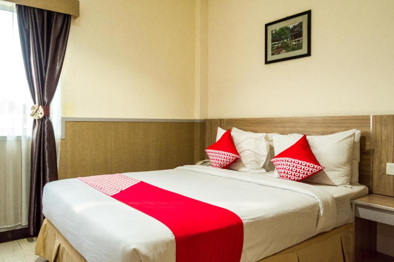 Collection O 625 Hotel Golden Gate Batam Экстерьер фото