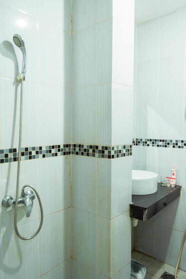 Collection O 625 Hotel Golden Gate Batam Экстерьер фото
