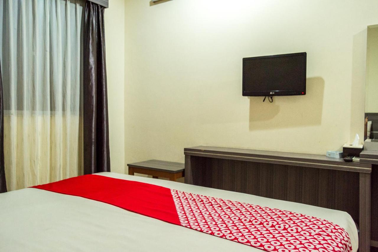 Collection O 625 Hotel Golden Gate Batam Экстерьер фото