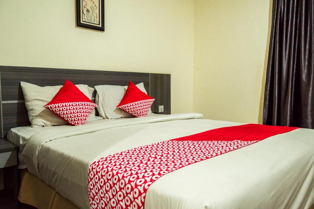 Collection O 625 Hotel Golden Gate Batam Экстерьер фото