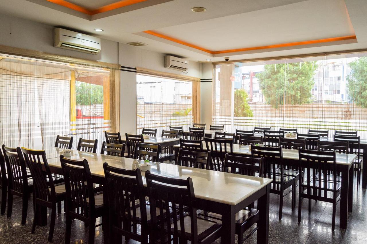 Collection O 625 Hotel Golden Gate Batam Экстерьер фото