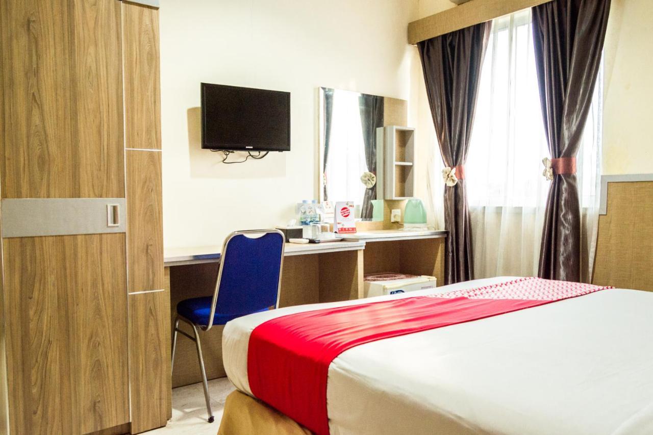 Collection O 625 Hotel Golden Gate Batam Экстерьер фото