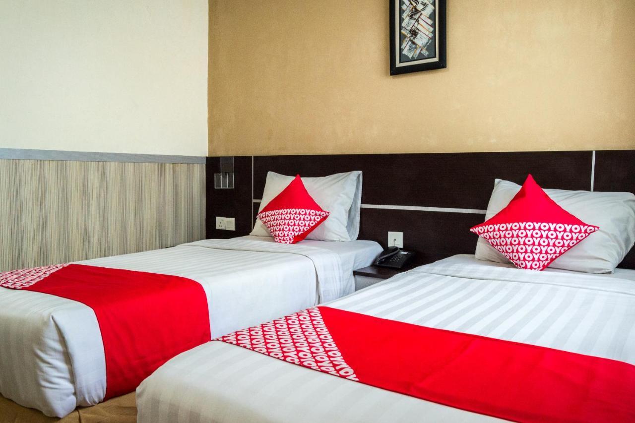 Collection O 625 Hotel Golden Gate Batam Экстерьер фото