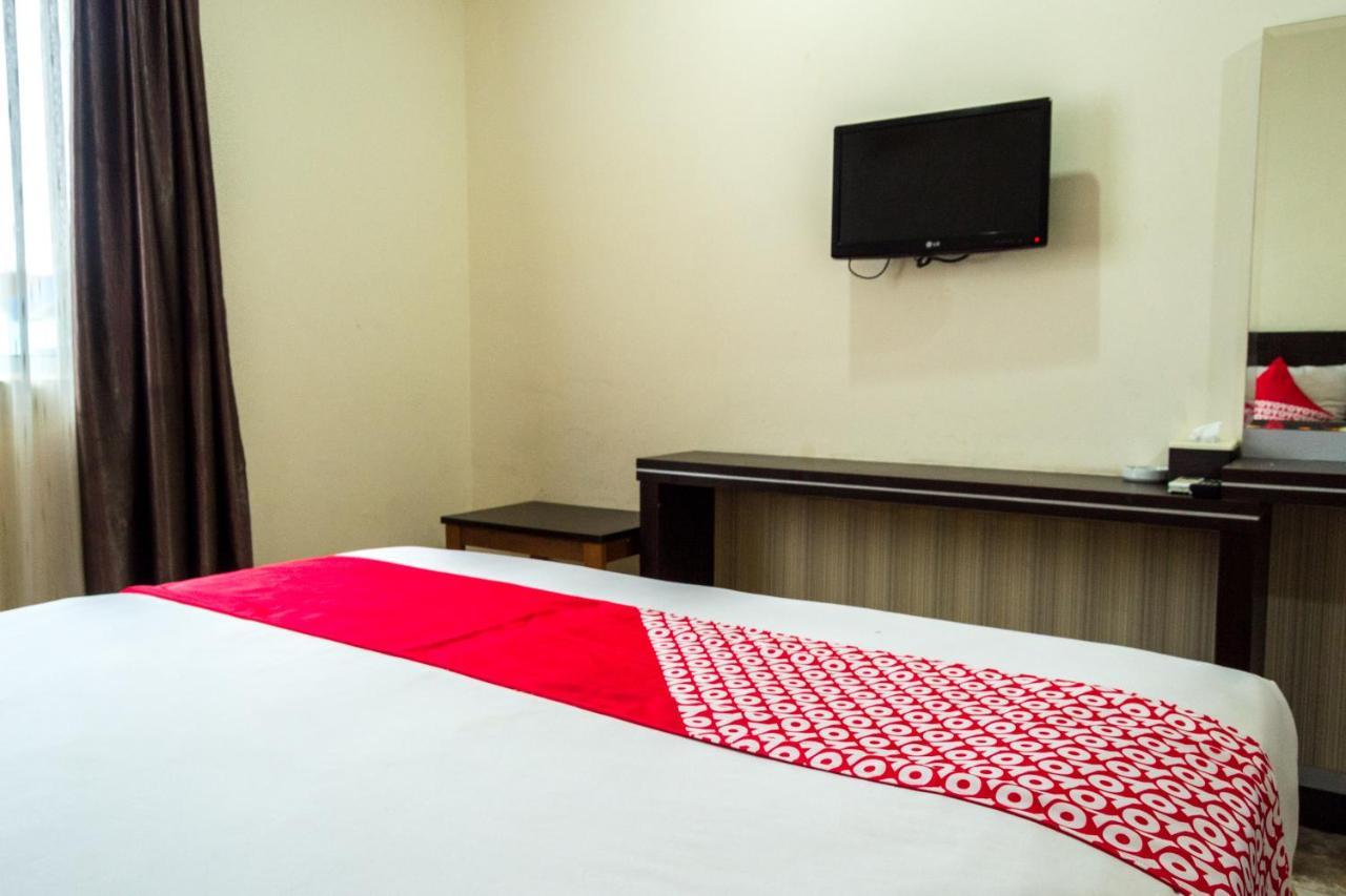 Collection O 625 Hotel Golden Gate Batam Экстерьер фото