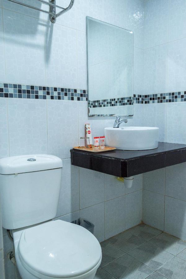 Collection O 625 Hotel Golden Gate Batam Экстерьер фото