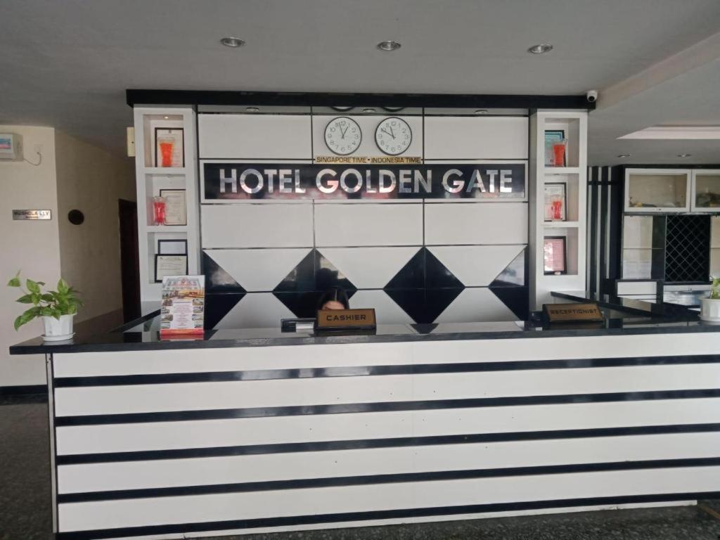 Collection O 625 Hotel Golden Gate Batam Экстерьер фото
