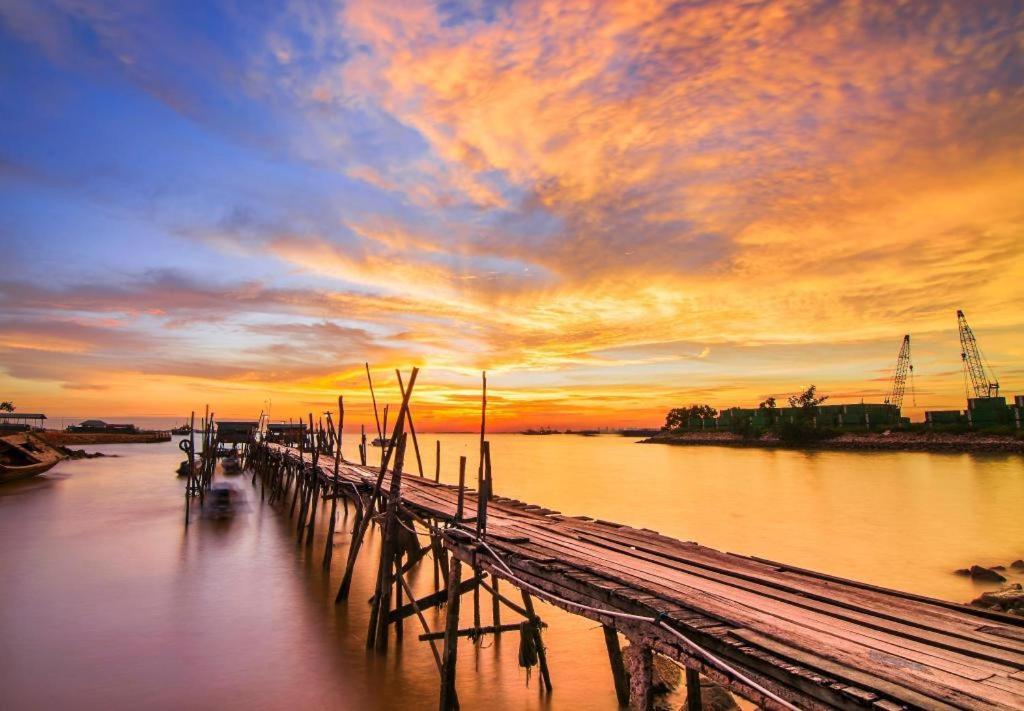 Collection O 625 Hotel Golden Gate Batam Экстерьер фото