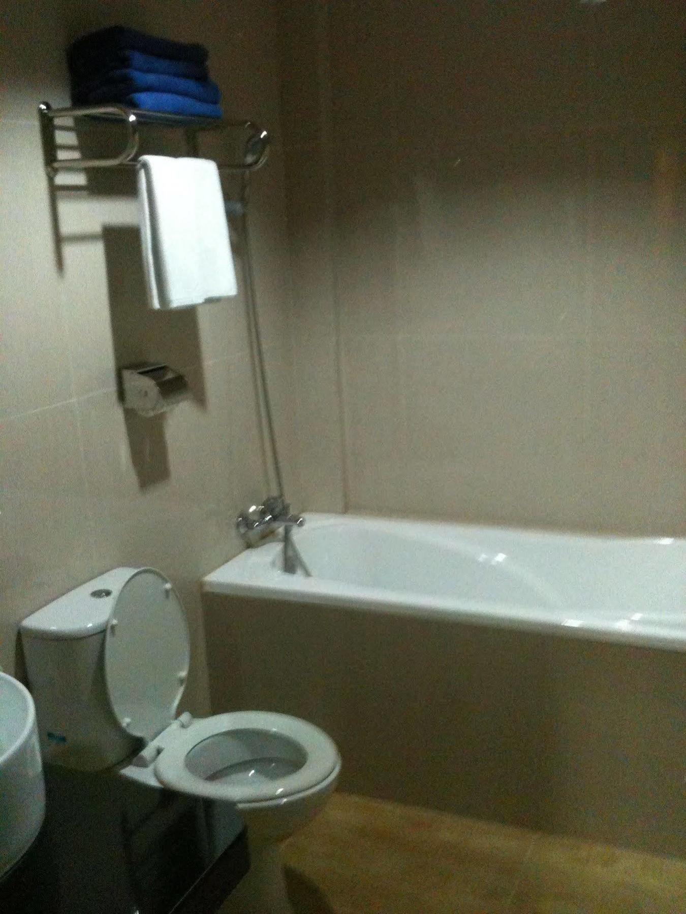 Collection O 625 Hotel Golden Gate Batam Экстерьер фото